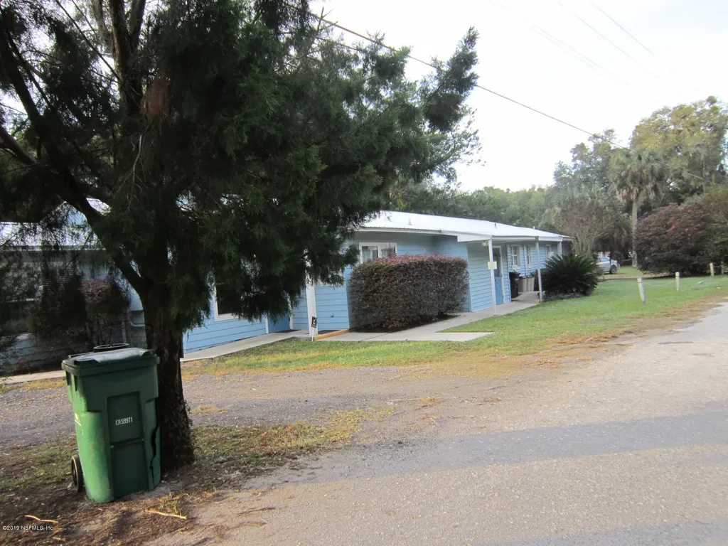 1326 Fl-100 Melrose FL 32666