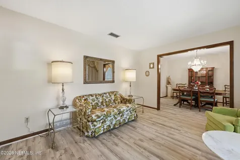1361 Blackhawk Trail E Jacksonville FL 32225