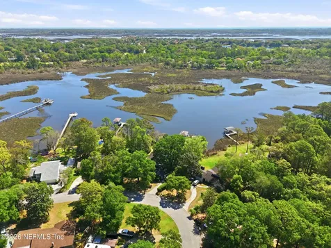 1361 Blackhawk Trail E Jacksonville FL 32225