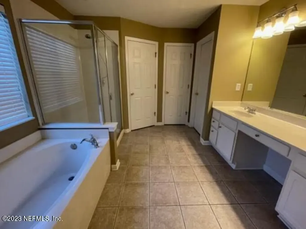 11043 E Castlemain Circle Jacksonville FL 32256