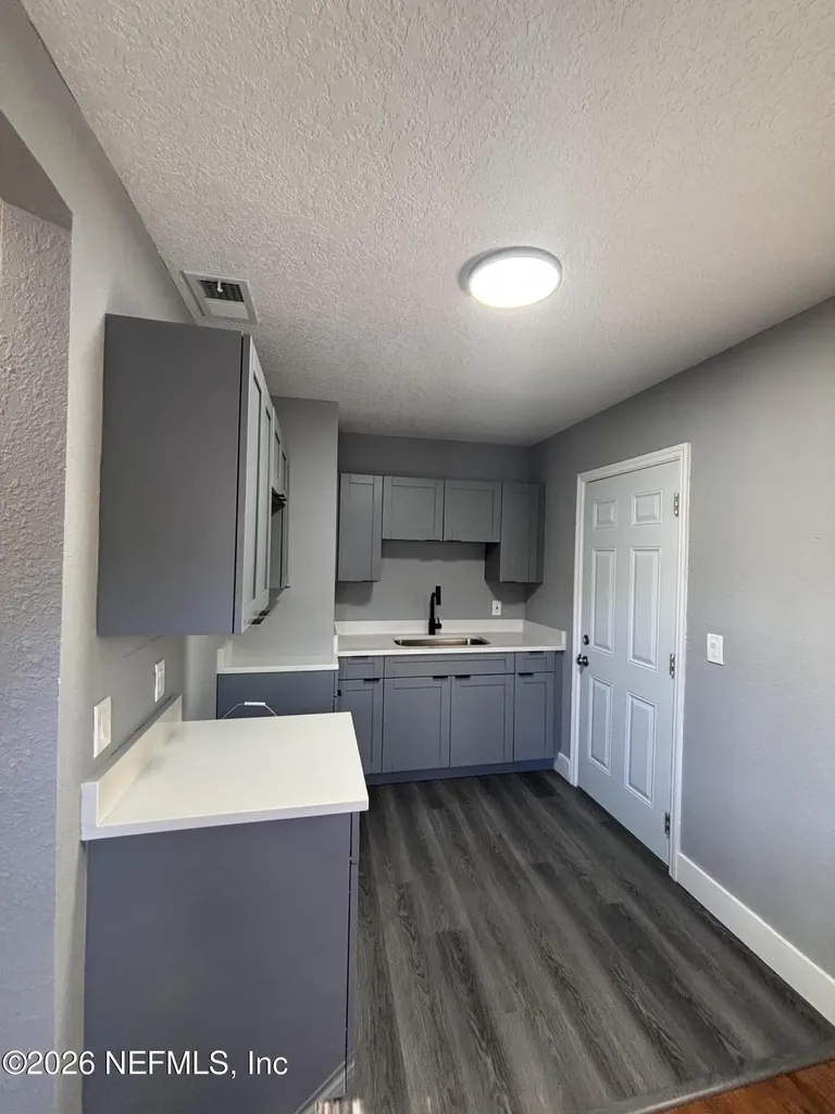 6244 Pettiford Drive W Jacksonville FL 32209