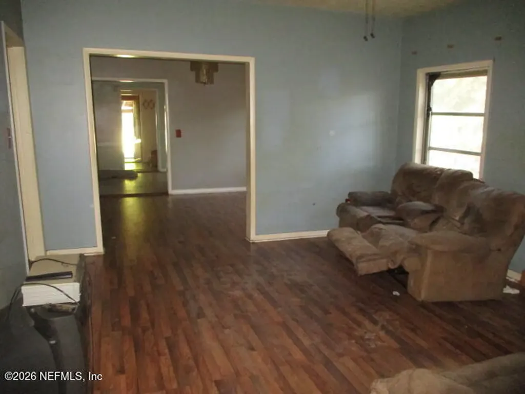 9742 Highway 301 Hampton FL 32044