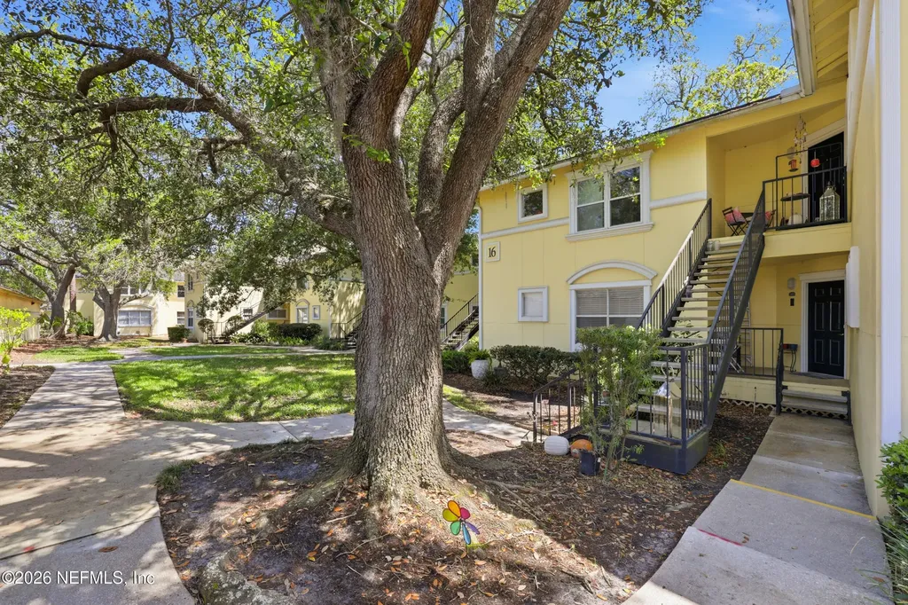 1800 The Greens Way Jacksonville Beach FL 32250