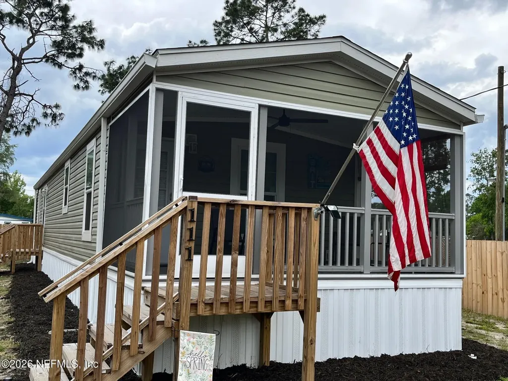 111 & 113 Wateroak Road Satsuma FL 32189