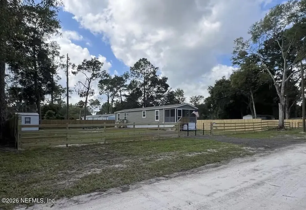 111 & 113 Wateroak Road Satsuma FL 32189