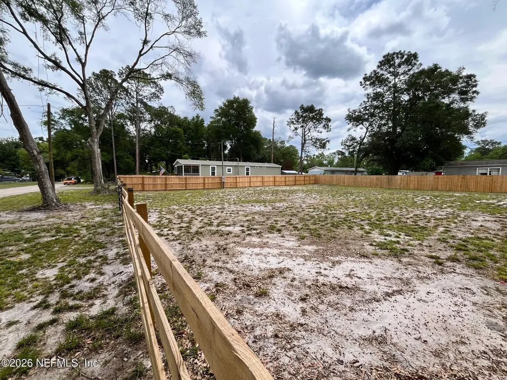111 & 113 Wateroak Road Satsuma FL 32189
