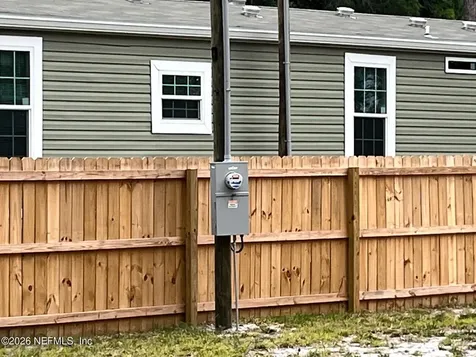 111 & 113 Wateroak Road Satsuma FL 32189
