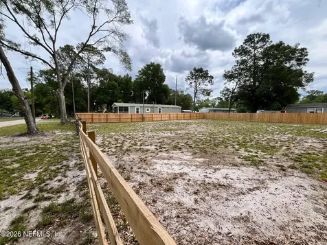111 & 113 Wateroak Road Satsuma FL 32189