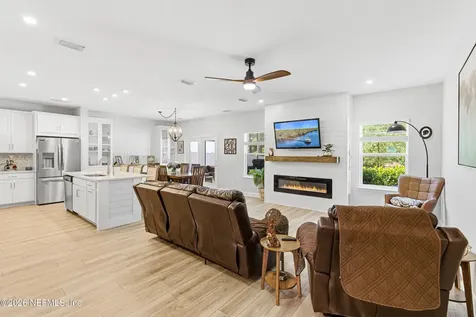 124 Meadow Creek Drive St. Johns FL 32259