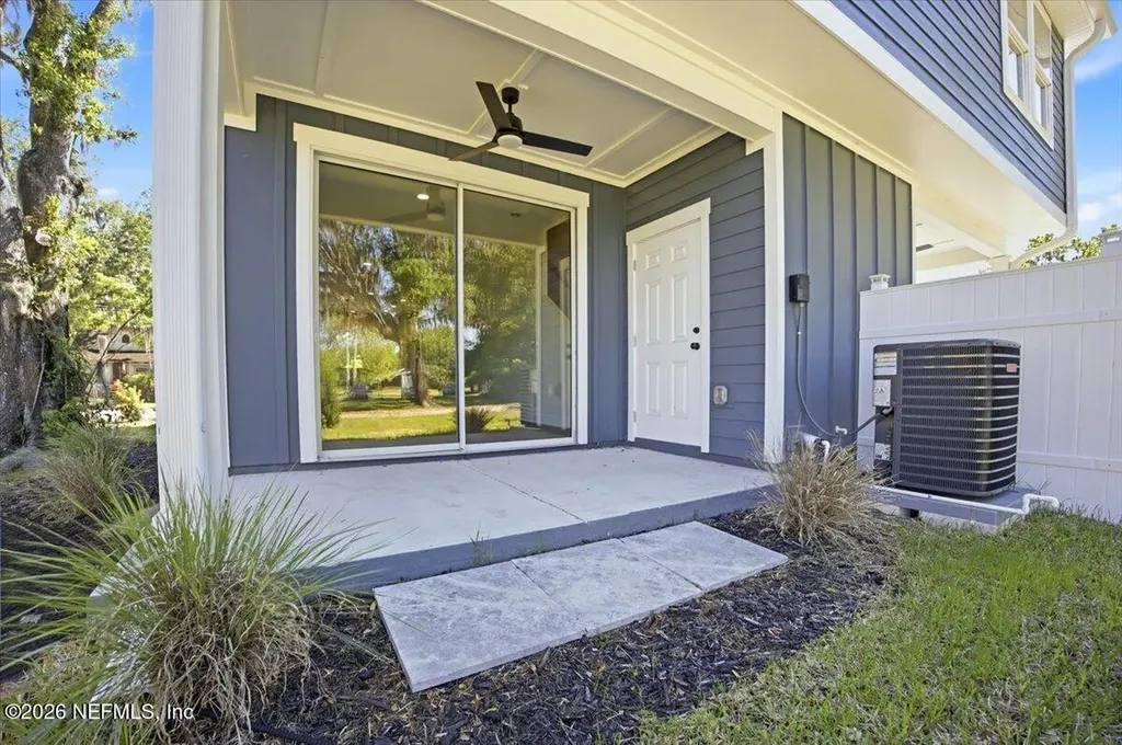 206 W Fox Street Hastings FL 32145