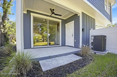 206 W Fox Street Hastings FL 32145