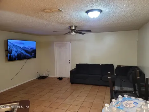 4546 Melissa Court W Jacksonville FL 32210