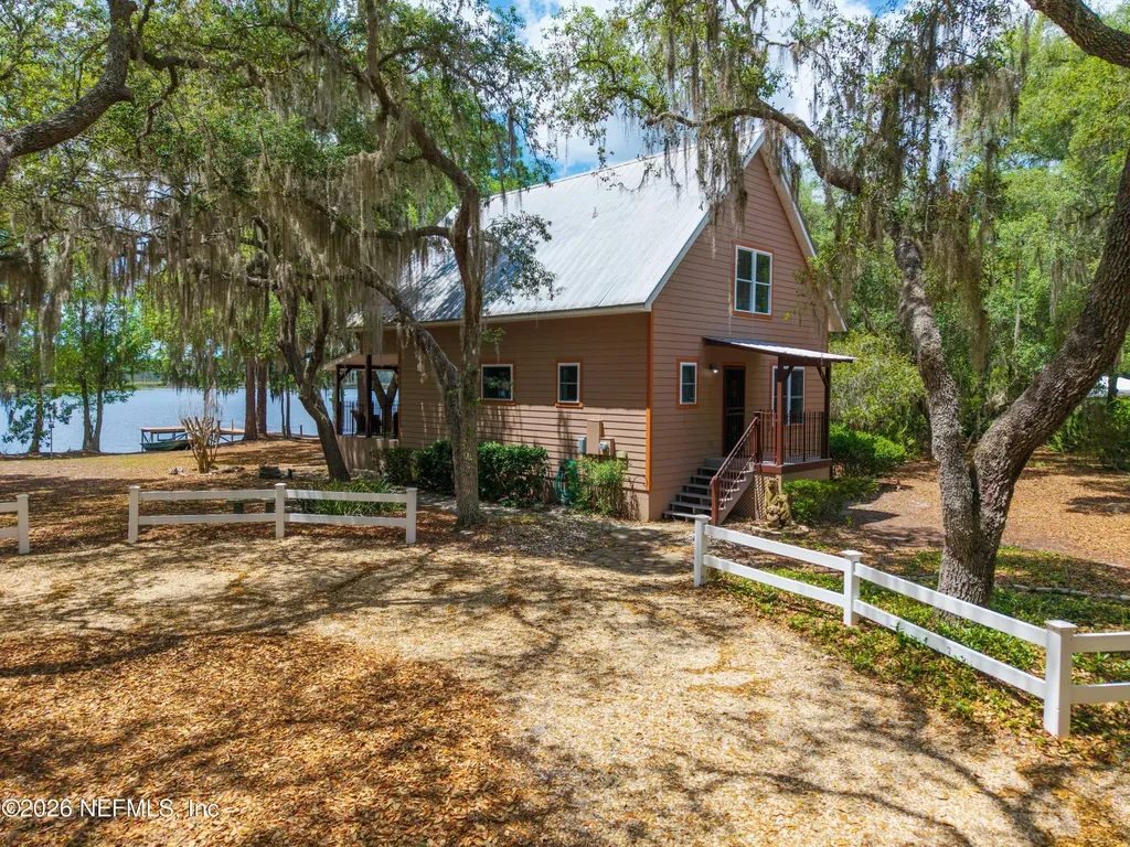 150 Indian Lakes Road Hawthorne FL 32640