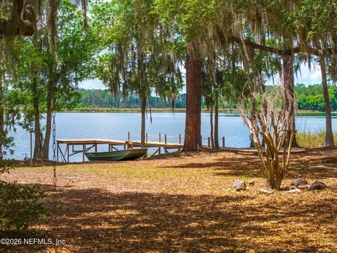 150 Indian Lakes Road Hawthorne FL 32640