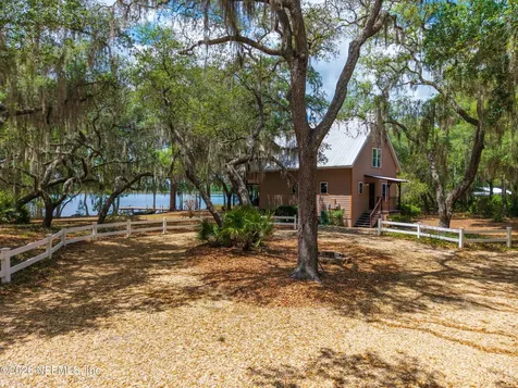 150 Indian Lakes Road Hawthorne FL 32640
