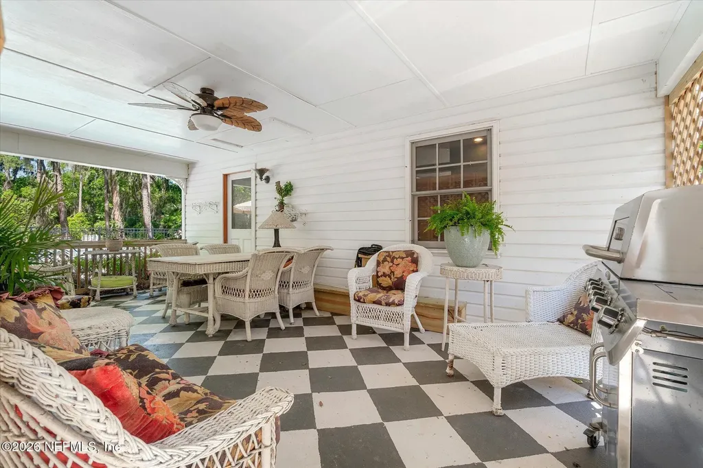 185 E River Road East Palatka FL 32131
