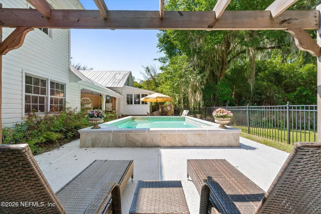 185 E River Road East Palatka FL 32131
