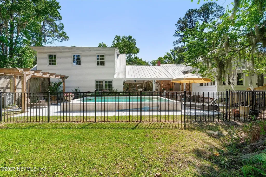 185 E River Road East Palatka FL 32131