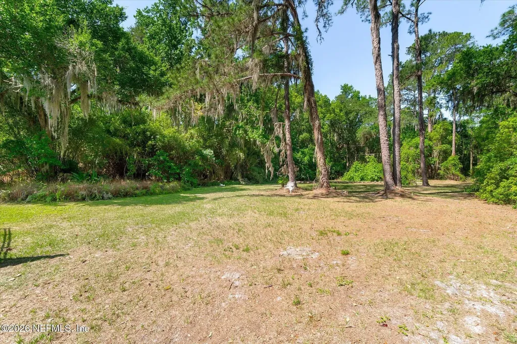 185 E River Road East Palatka FL 32131