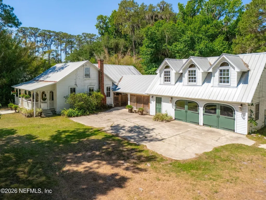 185 E River Road East Palatka FL 32131