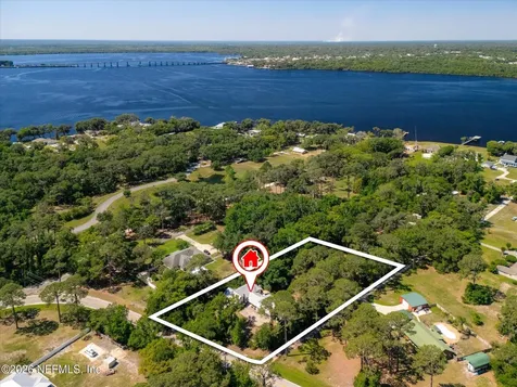 185 E River Road East Palatka FL 32131
