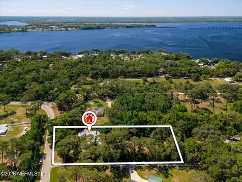 185 E River Road East Palatka FL 32131