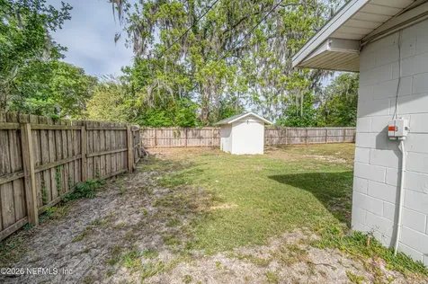 9916 S Glen Avenue Glen St. Mary FL 32040