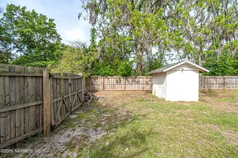 9916 S Glen Avenue Glen St. Mary FL 32040