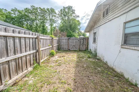 9916 S Glen Avenue Glen St. Mary FL 32040