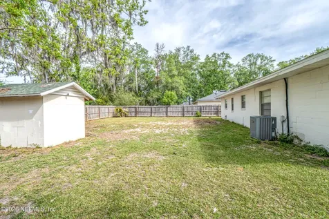 9916 S Glen Avenue Glen St. Mary FL 32040