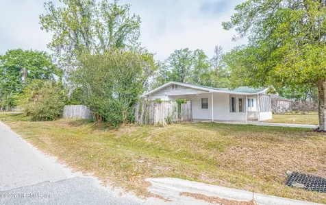 9916 S Glen Avenue Glen St. Mary FL 32040
