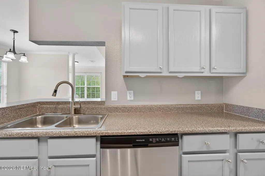 7800 Point Meadows Drive Jacksonville FL 32256