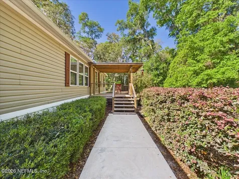 1038 Coral Farms Road Florahome FL 32140