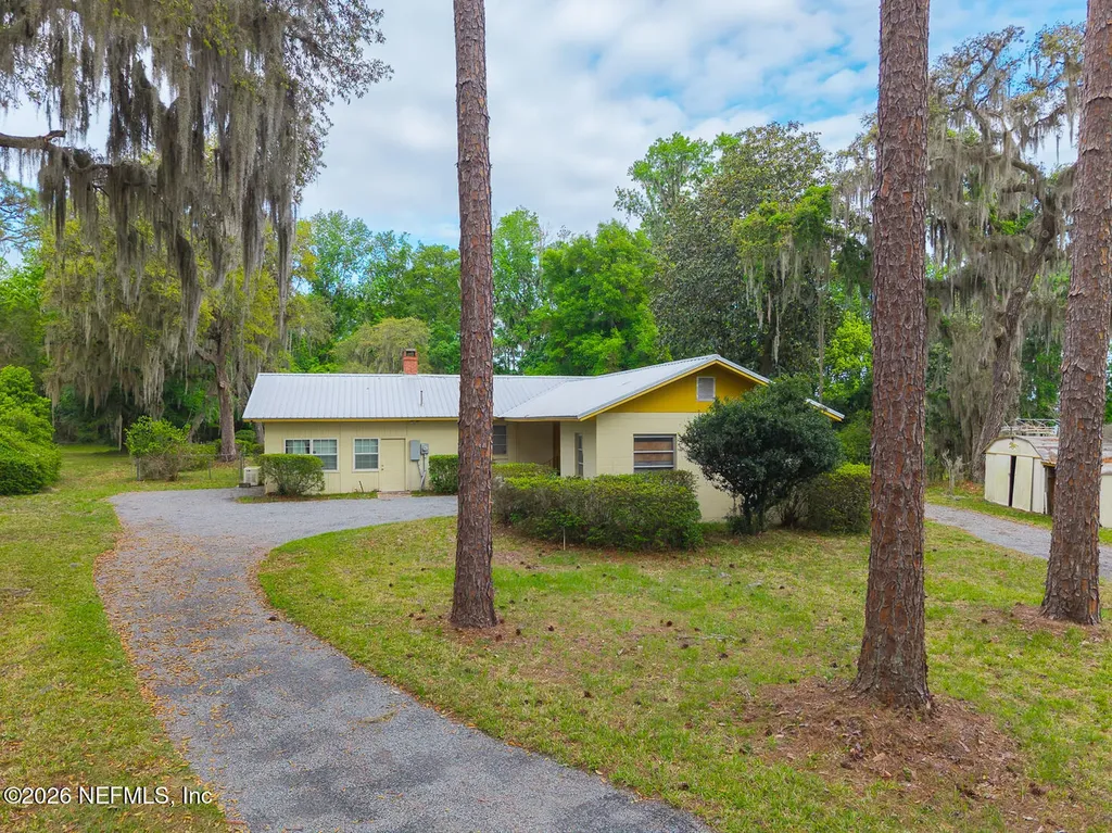 202 Saint Johns Drive Palatka FL 32177