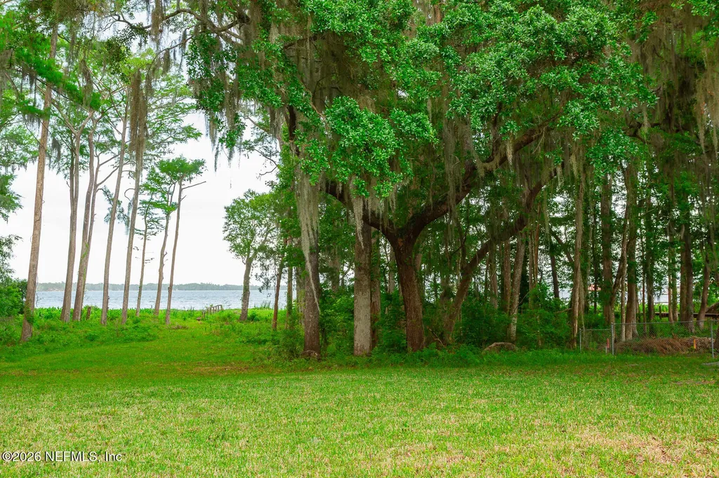 202 Saint Johns Drive Palatka FL 32177