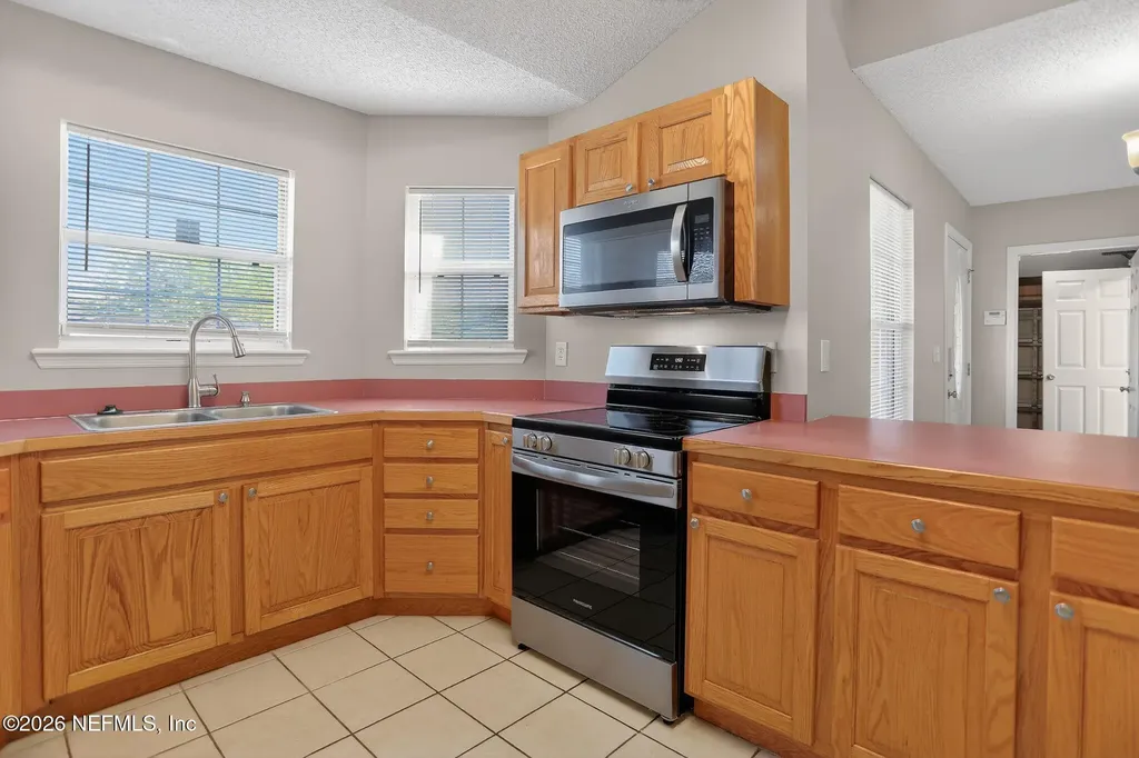 6101 4th Manor W Palatka FL 32177
