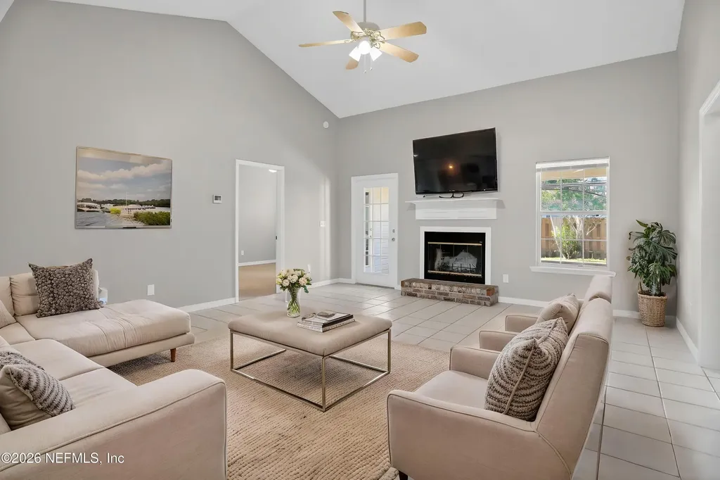 6101 4th Manor W Palatka FL 32177