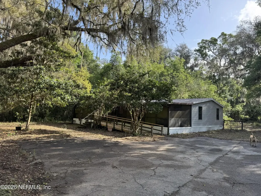 608 Coral Farms Road Florahome FL 32140