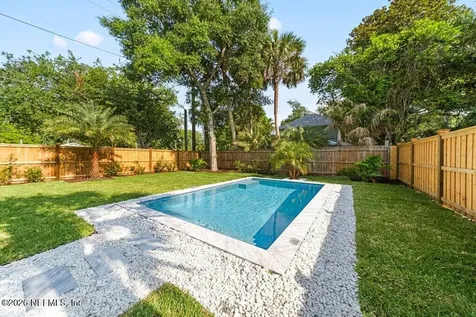 397 Plaza Atlantic Beach FL 32233