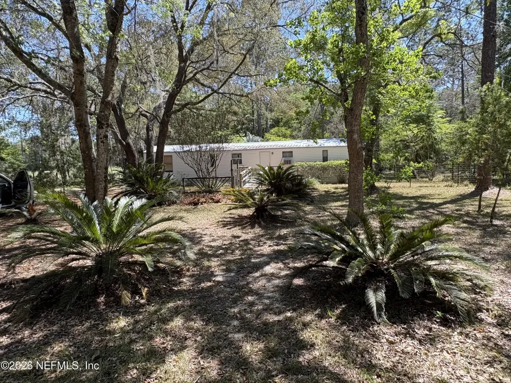 135 & 137 Country Living Lane Melrose FL 32666