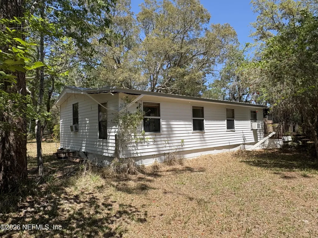 135 & 137 Country Living Lane Melrose FL 32666