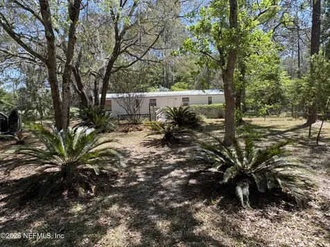 135 & 137 Country Living Lane Melrose FL 32666