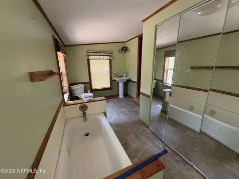 135 & 137 Country Living Lane Melrose FL 32666