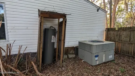 105 Illinois Drive Satsuma FL 32189