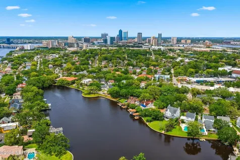 1905 Largo Road Jacksonville FL 32207