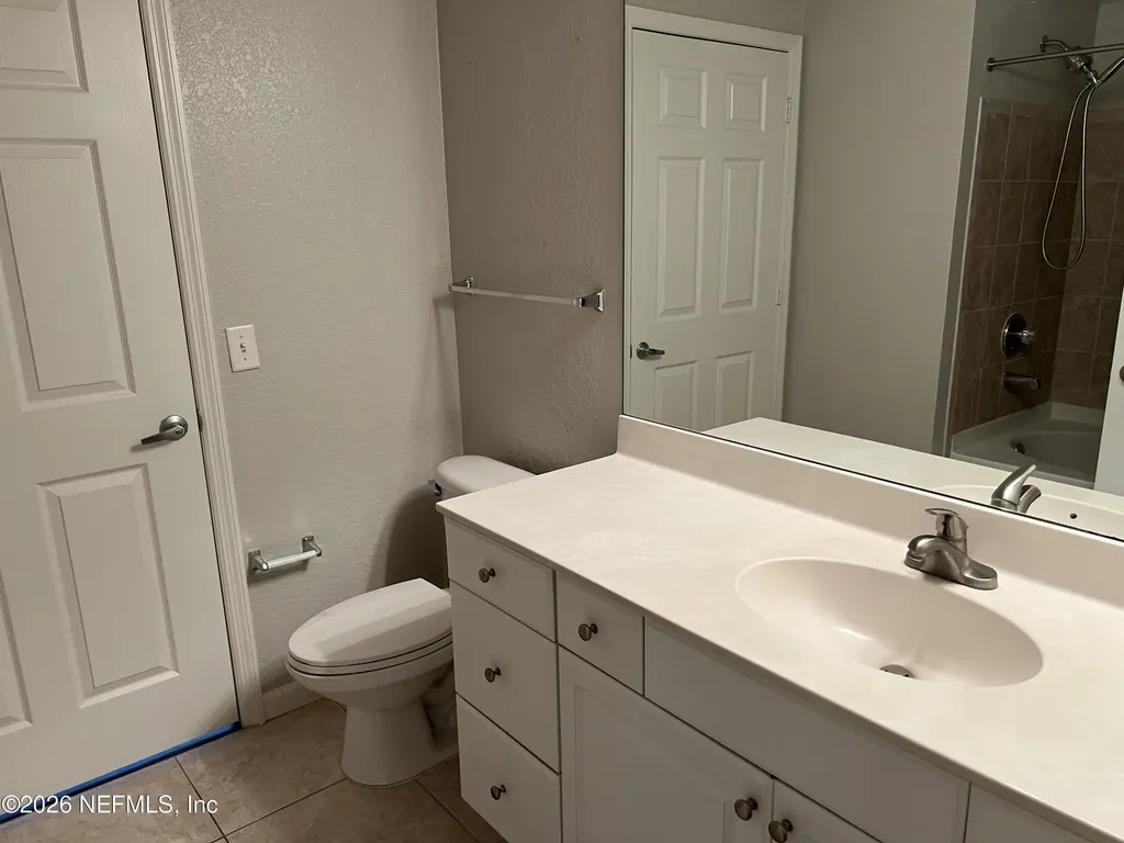 8539 Gate Parkway W Jacksonville FL 32216