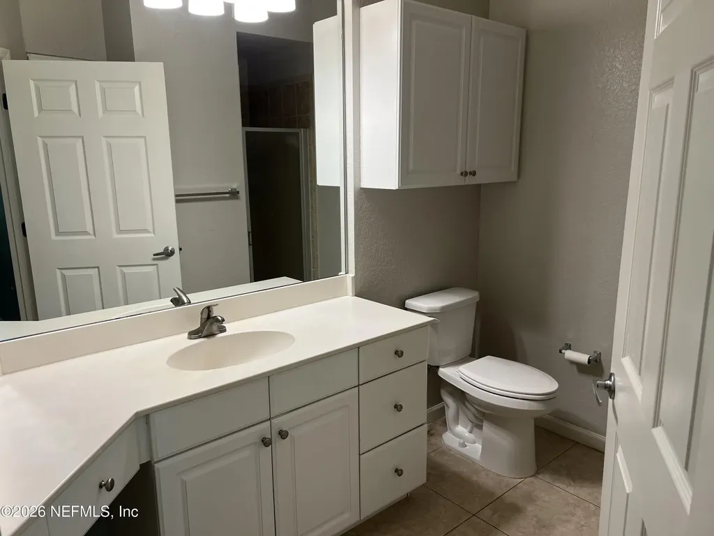 8539 Gate Parkway W Jacksonville FL 32216