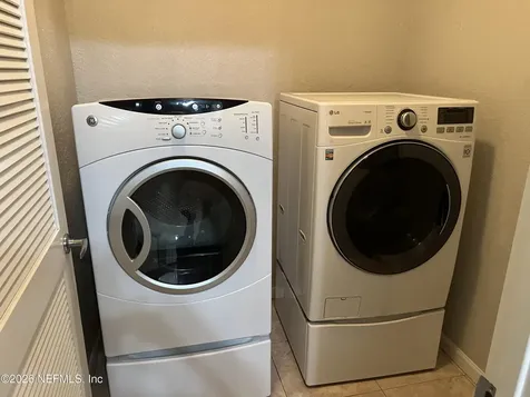 8539 Gate Parkway W Jacksonville FL 32216