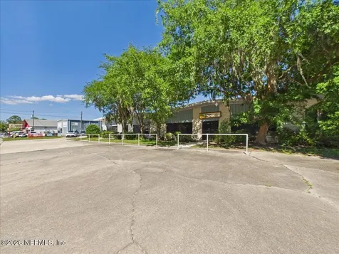 607 N Palm Avenue Palatka FL 32177