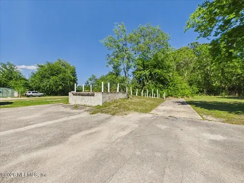 607 N Palm Avenue Palatka FL 32177